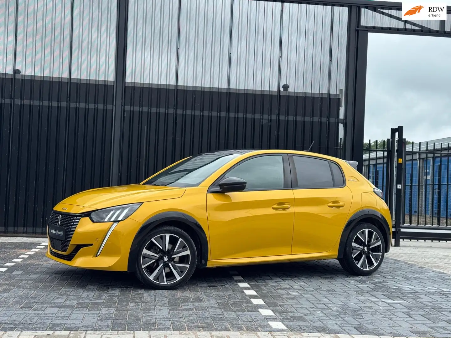 Peugeot 208 1.2 PureTech GT-Line AUTOMAAT - NAVI - 17'' - CLIM Amarillo - 1