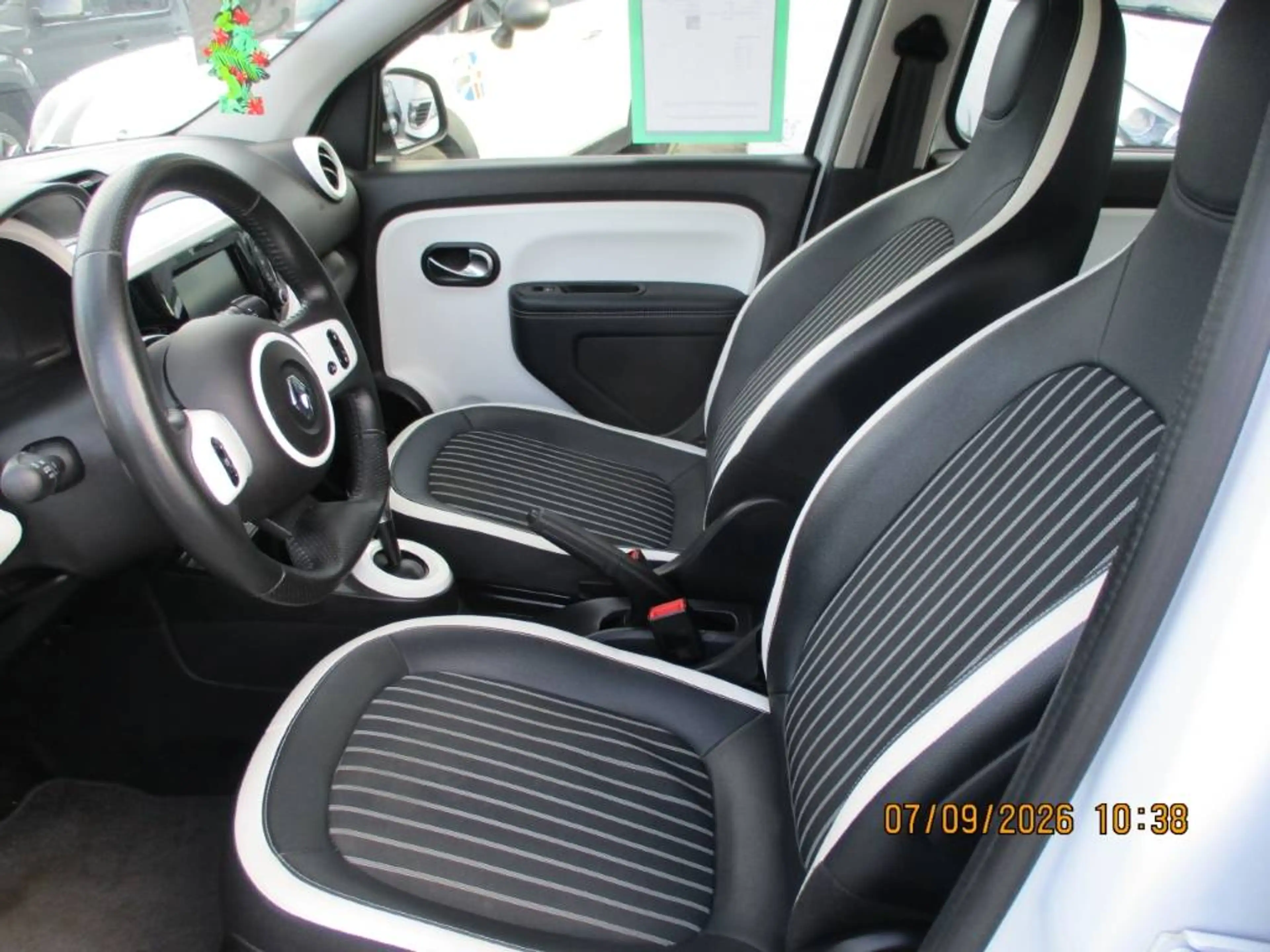 Renault Twingo e-Twingo 24 kWh R80 ZE Techno LIMITED EDITION FULL OPTION ELECTRIC — photo 10
