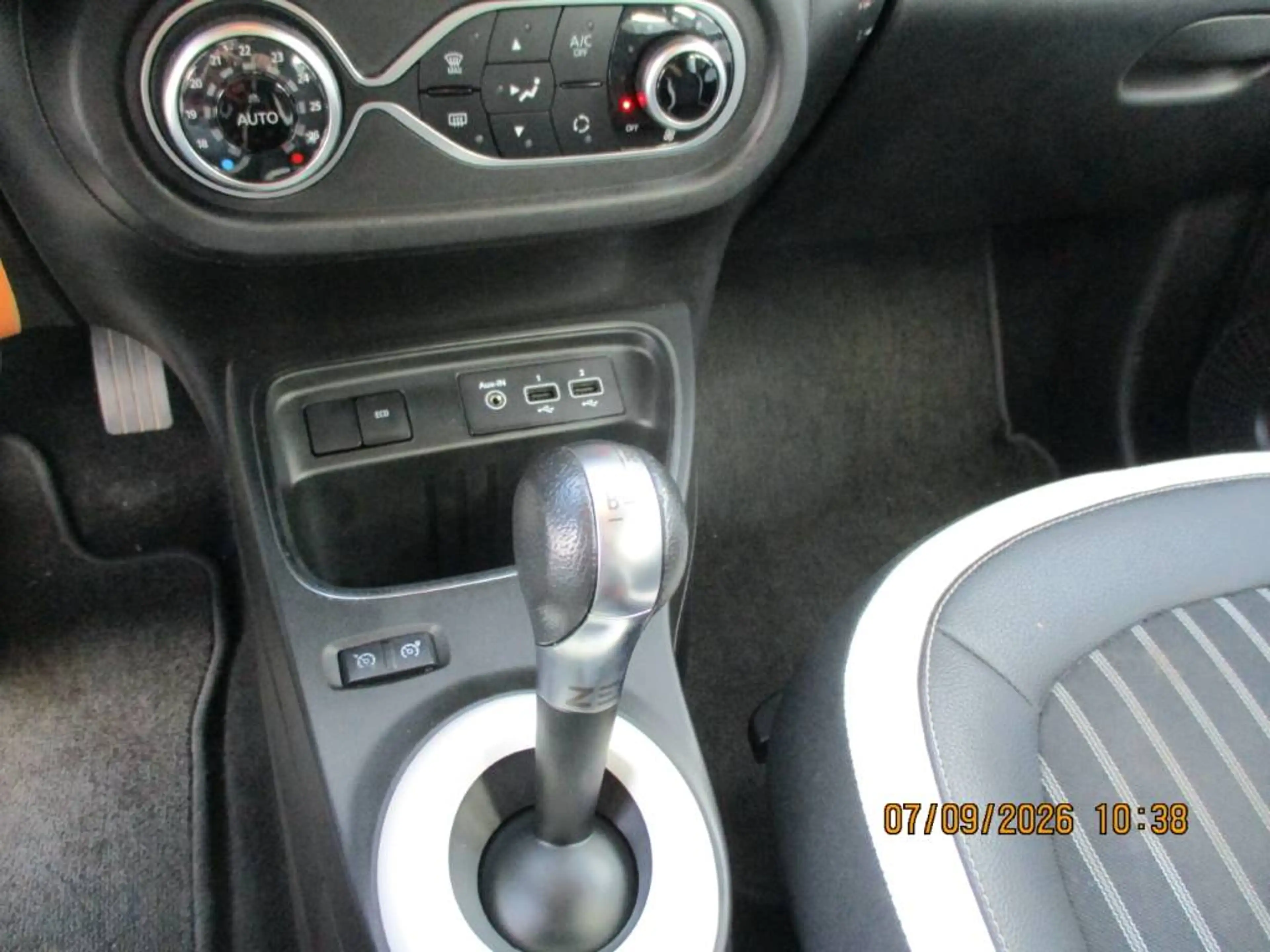 Renault Twingo e-Twingo 24 kWh R80 ZE Techno LIMITED EDITION FULL OPTION ELECTRIC — photo 13