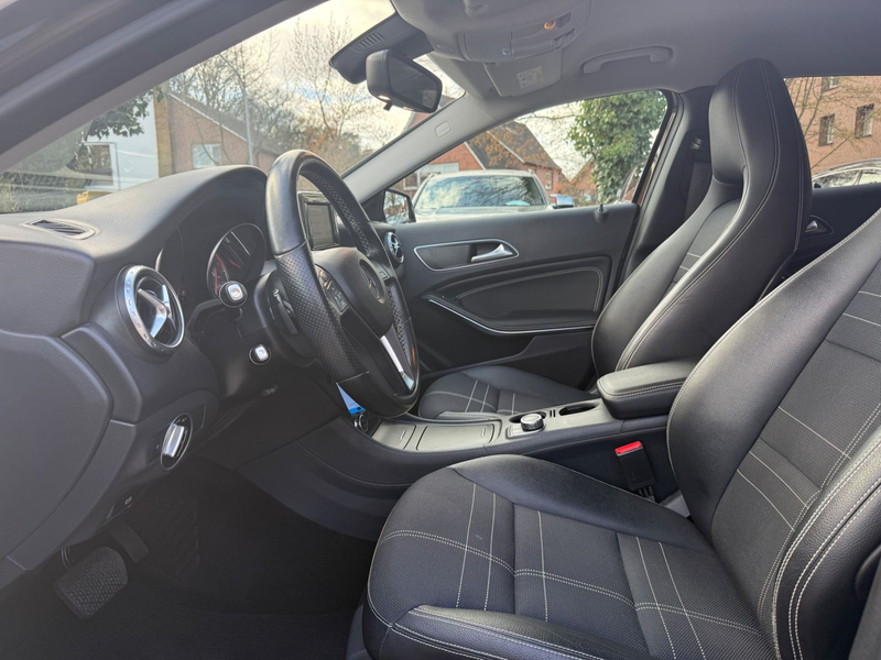 Mercedes-Benz GLA 200 *LED*XENON*SHZ*PDC*NAVI* — photo 12