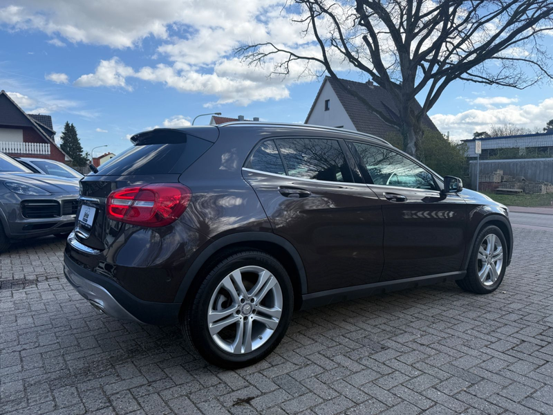 Mercedes-Benz GLA 200 *LED*XENON*SHZ*PDC*NAVI* — photo 9