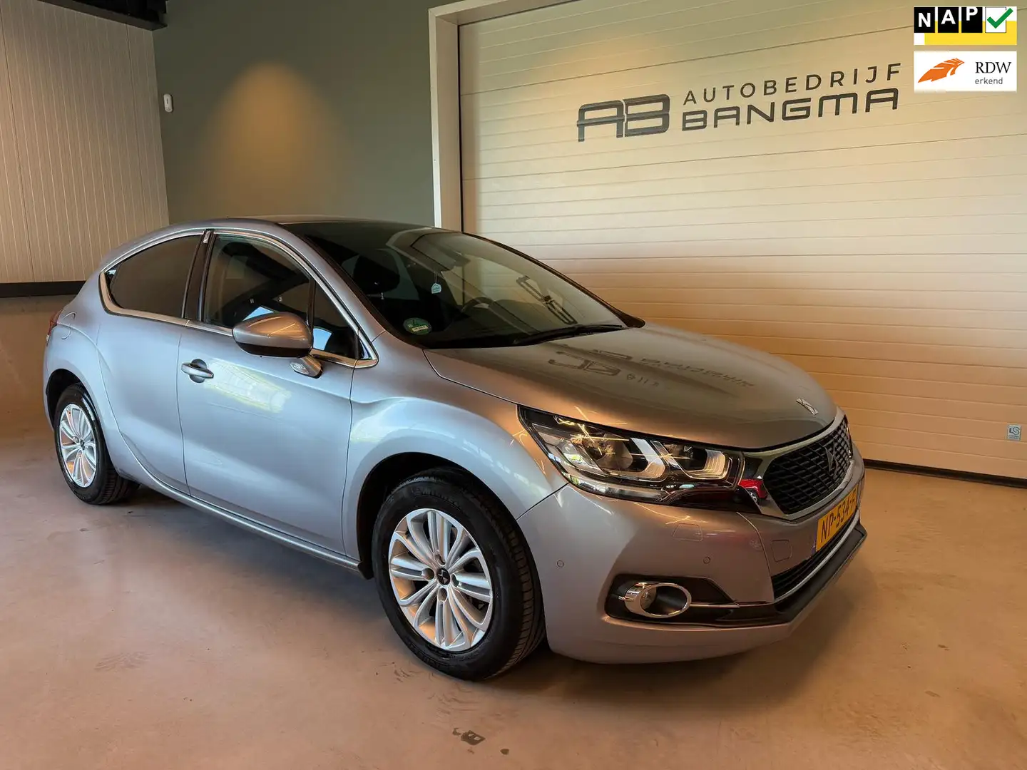 DS Automobiles DS 4 1.2 PureTech CHIC/APPLE CARPLAY/CLIMA AIRCO/NAVIGA Gris - 1