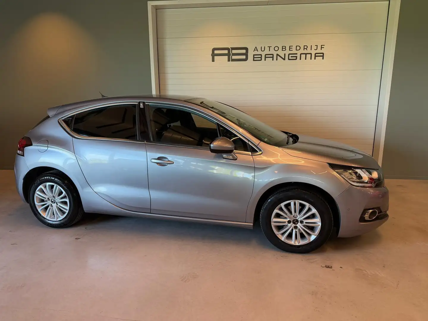 DS Automobiles DS 4 1.2 PureTech CHIC/APPLE CARPLAY/CLIMA AIRCO/NAVIGA Gris - 2