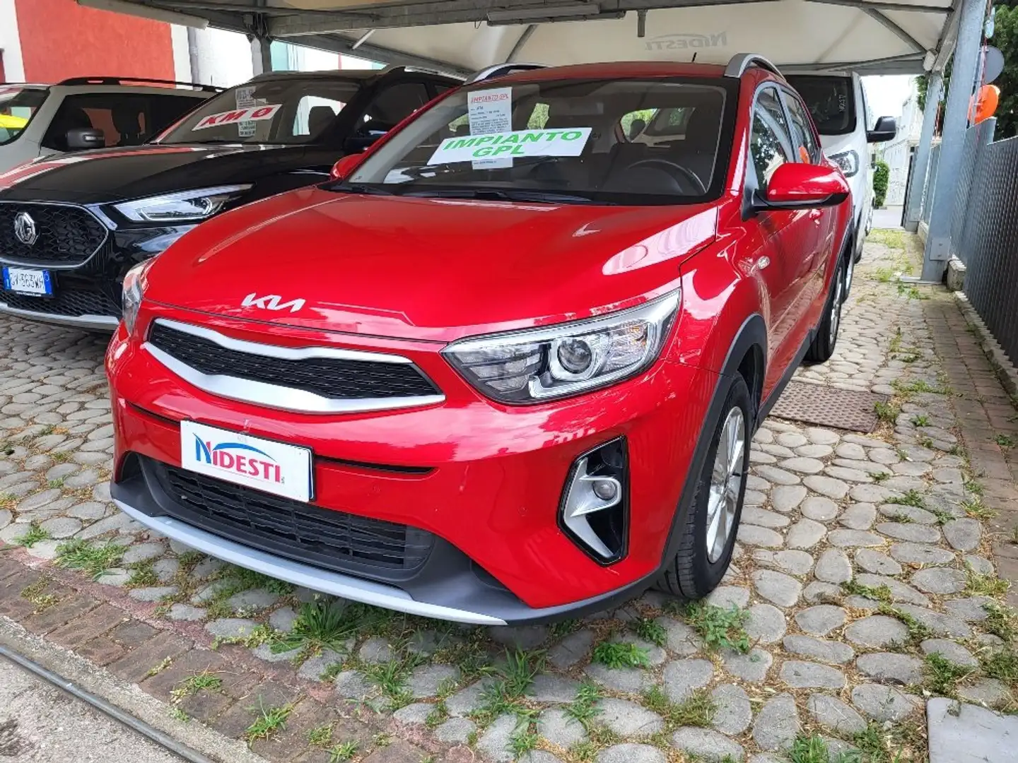 Kia Stonic Stonic 1.2 dpi Urban gpl 82cv - OK NEOPATENTATI Rojo - 1