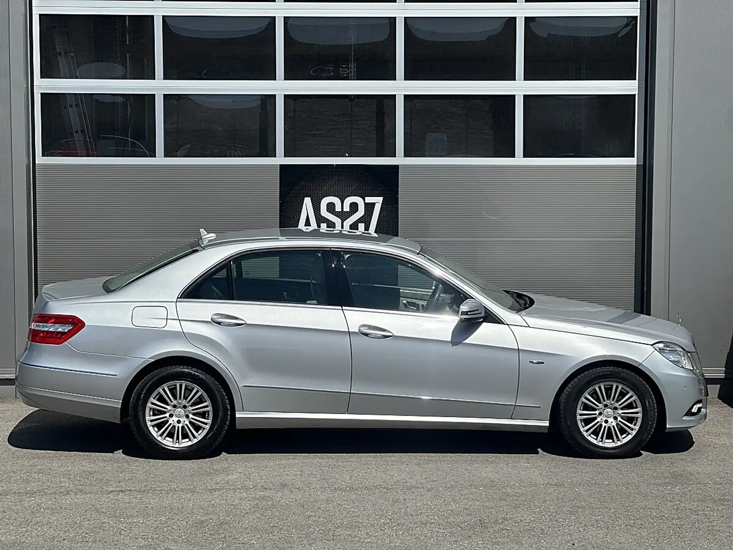 Mercedes-Benz E 220 Elegance BlueEfficiency CDI Aut. Silber - 2