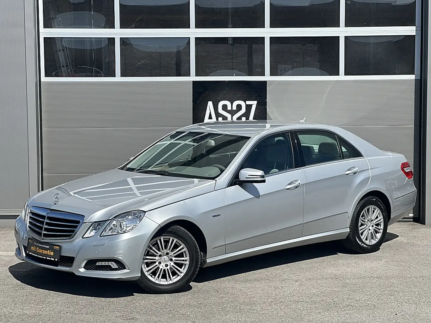 Mercedes-Benz E 220 Elegance BlueEfficiency CDI Aut. Silber - 1