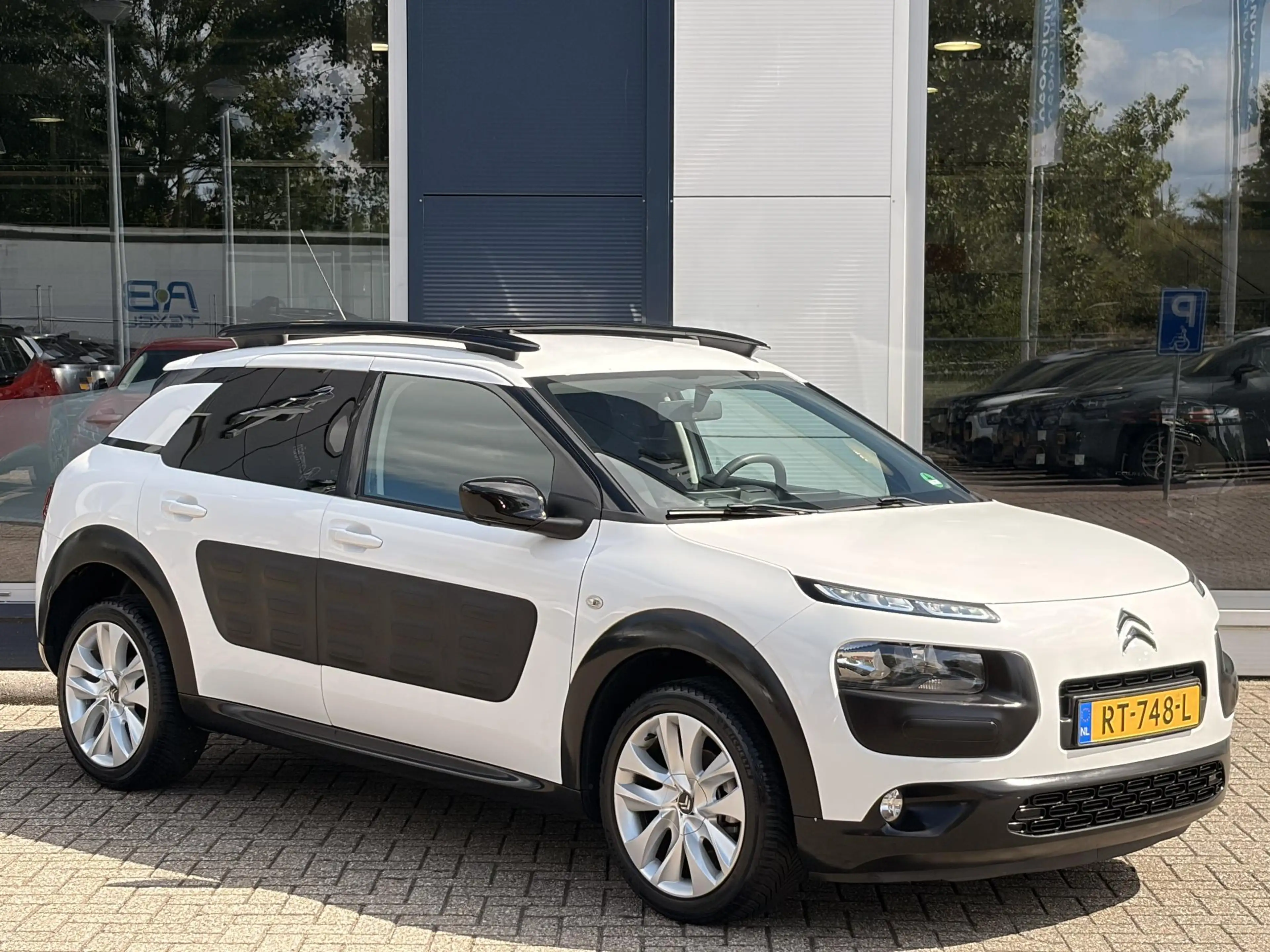 Citroen C4 Cactus 1.2 PureTech Feel | Cruise Control | Parkeersensor — photo 2