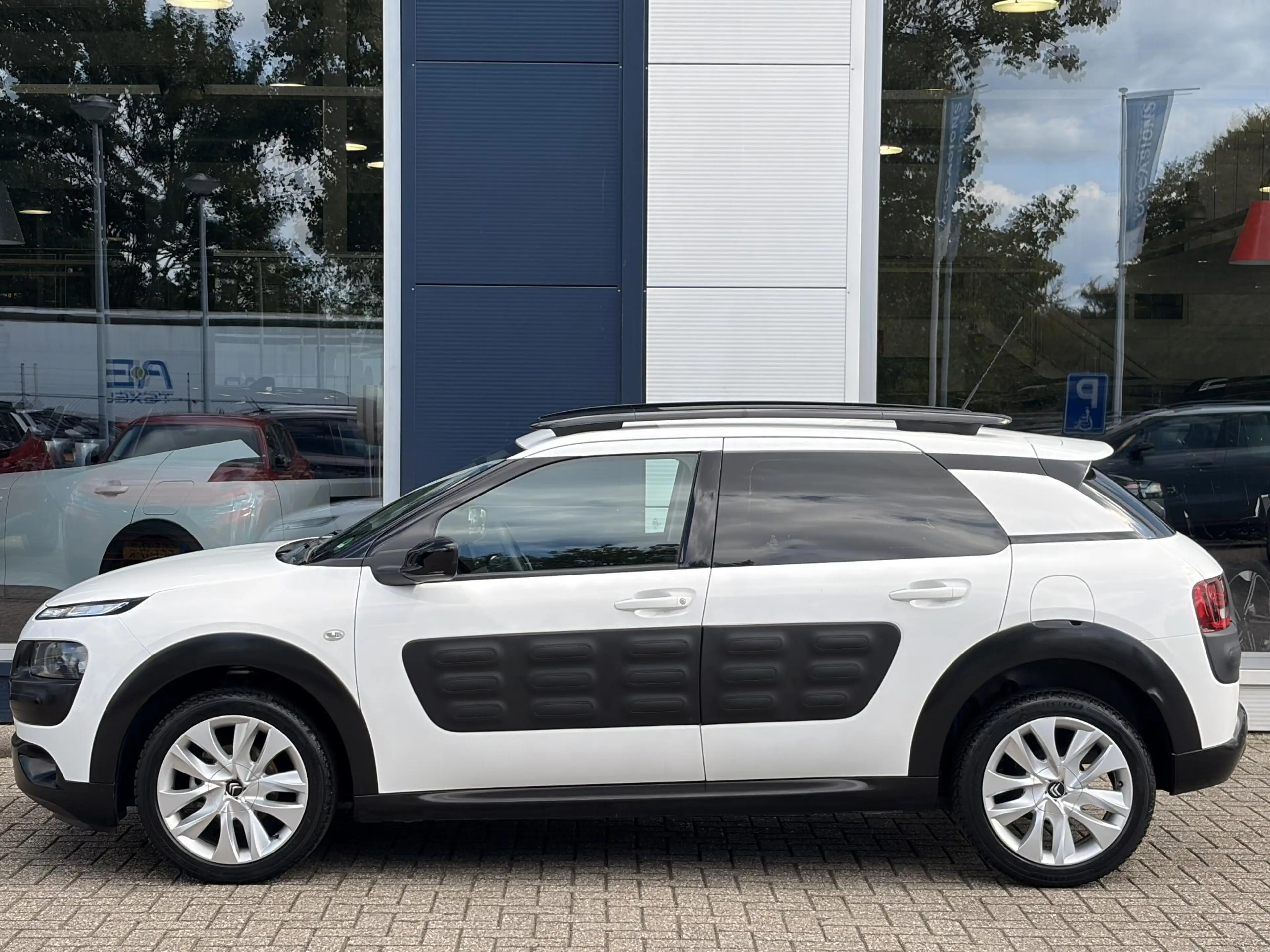 Citroen C4 Cactus 1.2 PureTech Feel | Cruise Control | Parkeersensor — photo 4