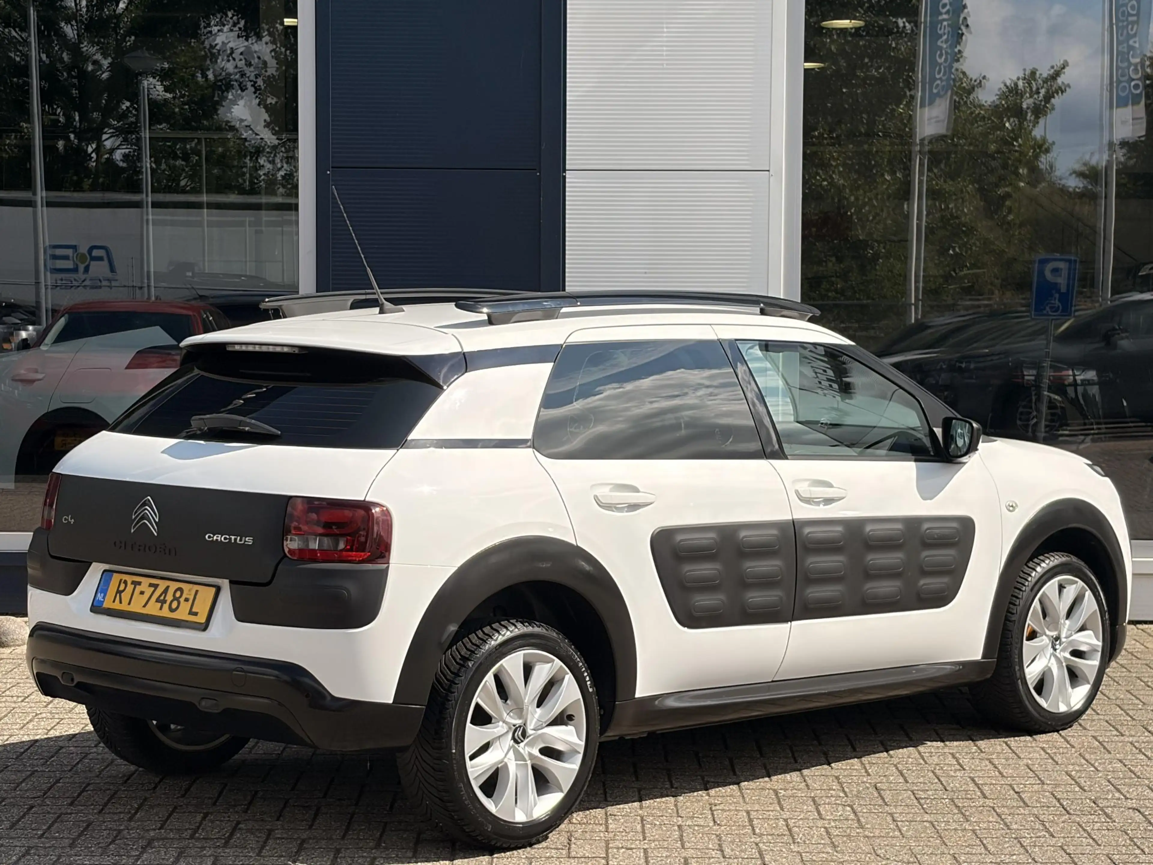 Citroen C4 Cactus 1.2 PureTech Feel | Cruise Control | Parkeersensor — photo 8