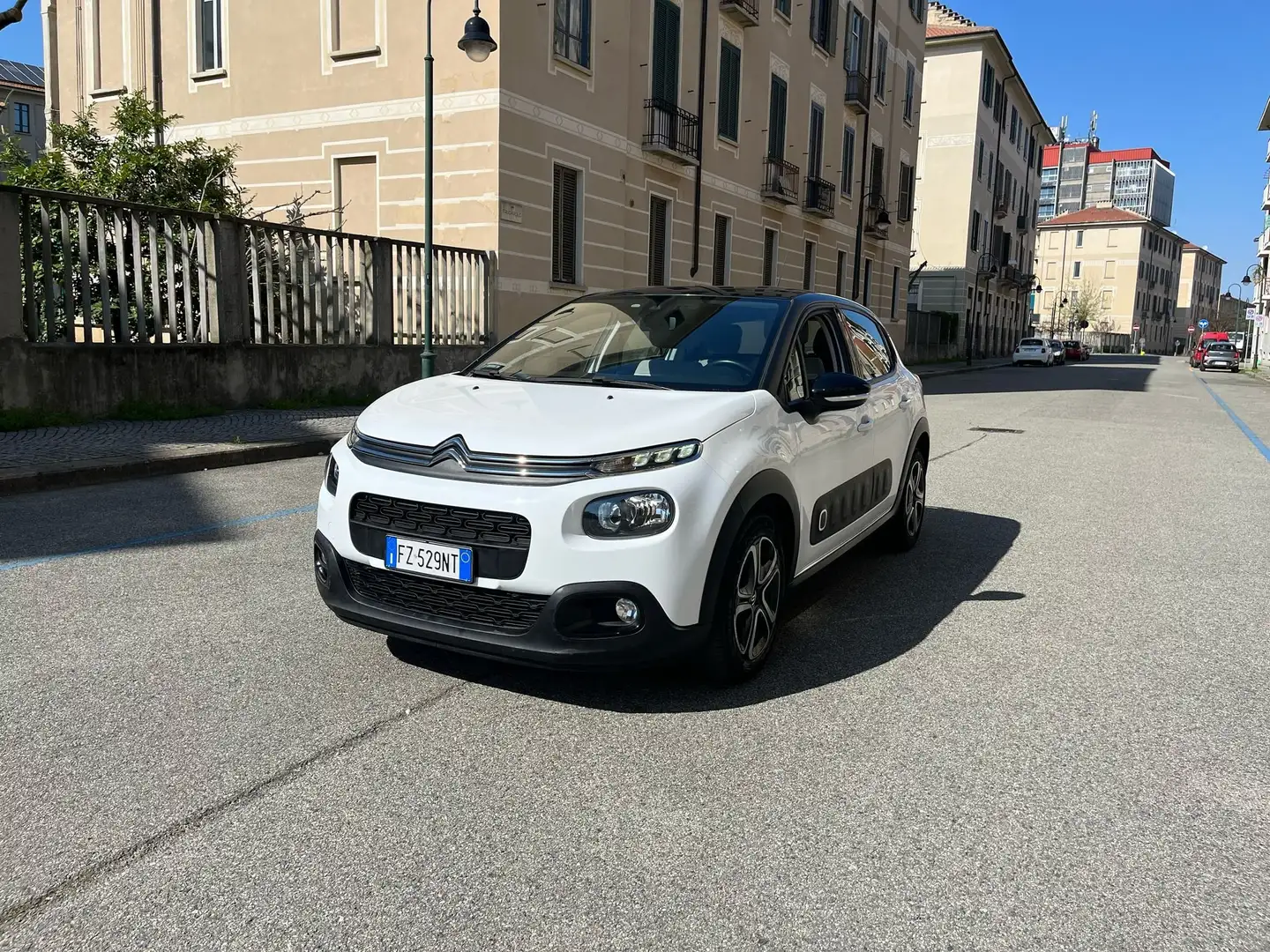 Citroen C3 1.2 puretech 83cv Shine TELECAMERA-UNICO PROP Bianco - 1
