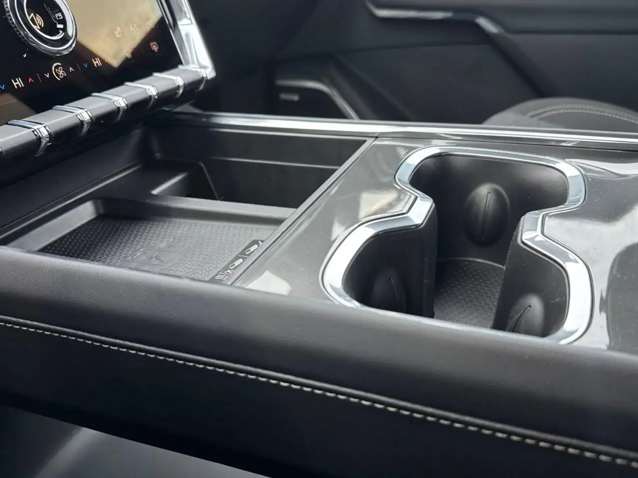 GMC Acadia снимка GMC Acadia