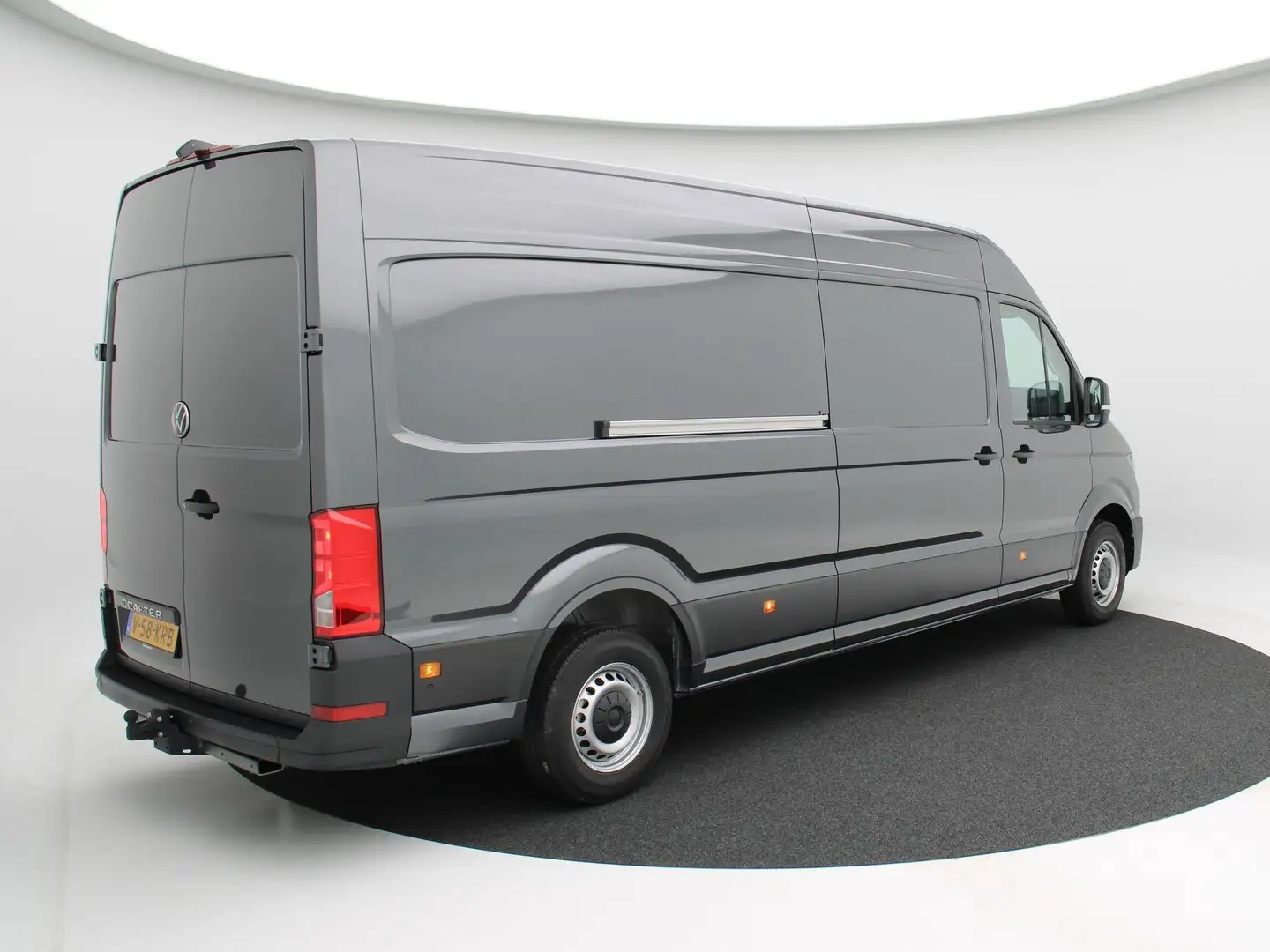 Volkswagen Crafter 35 2.0 TDI 140 PK L4H3 Highline | V-58-KRB | Autom Grijs - 2