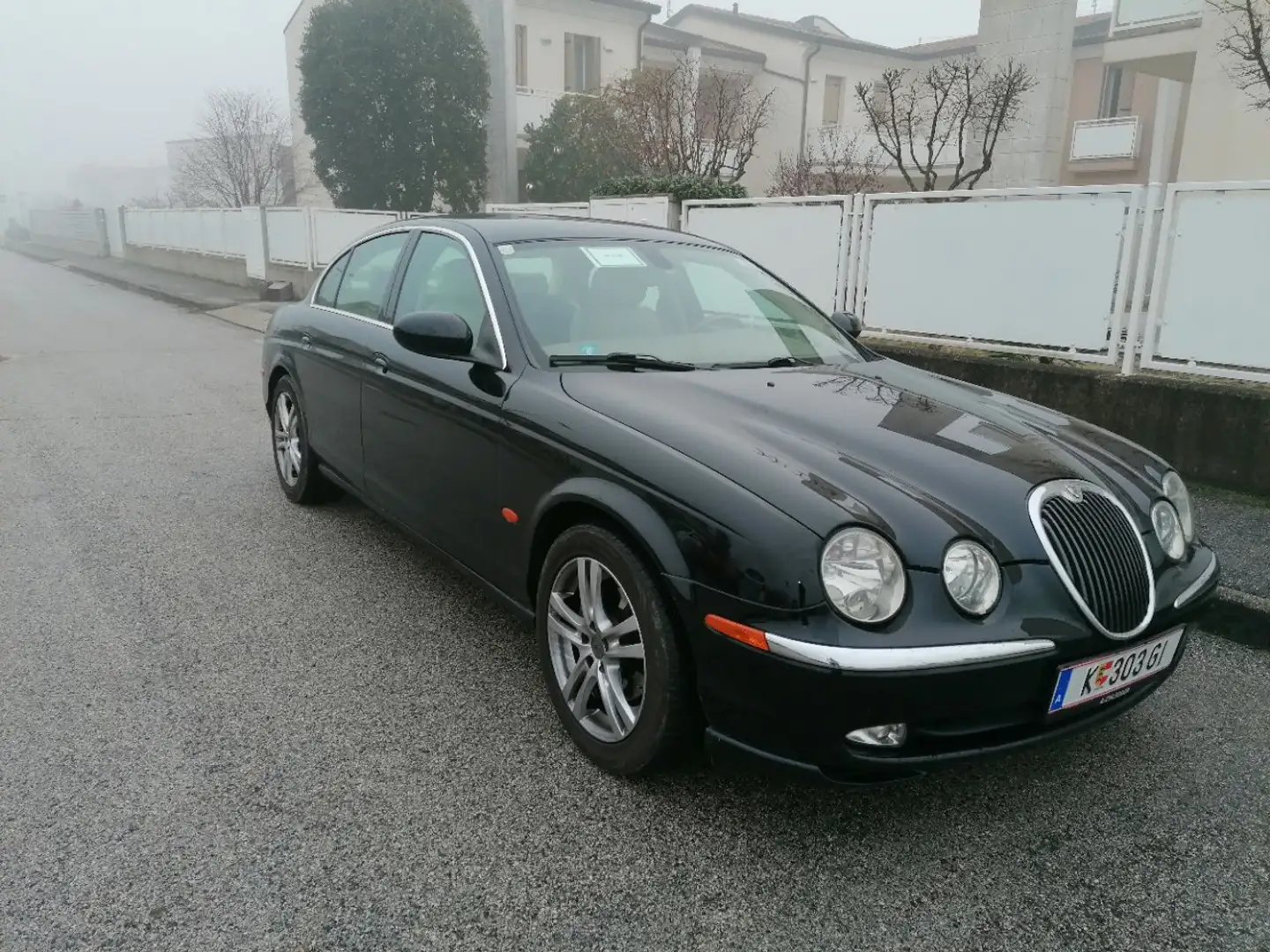 Jaguar S-Type executive Fekete - 1