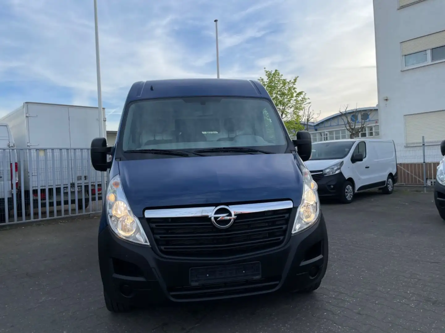 Opel Movano B*L2H2 3,5t*Aut.*Neuwertig*Nur 13.000 Km. Blau - 2