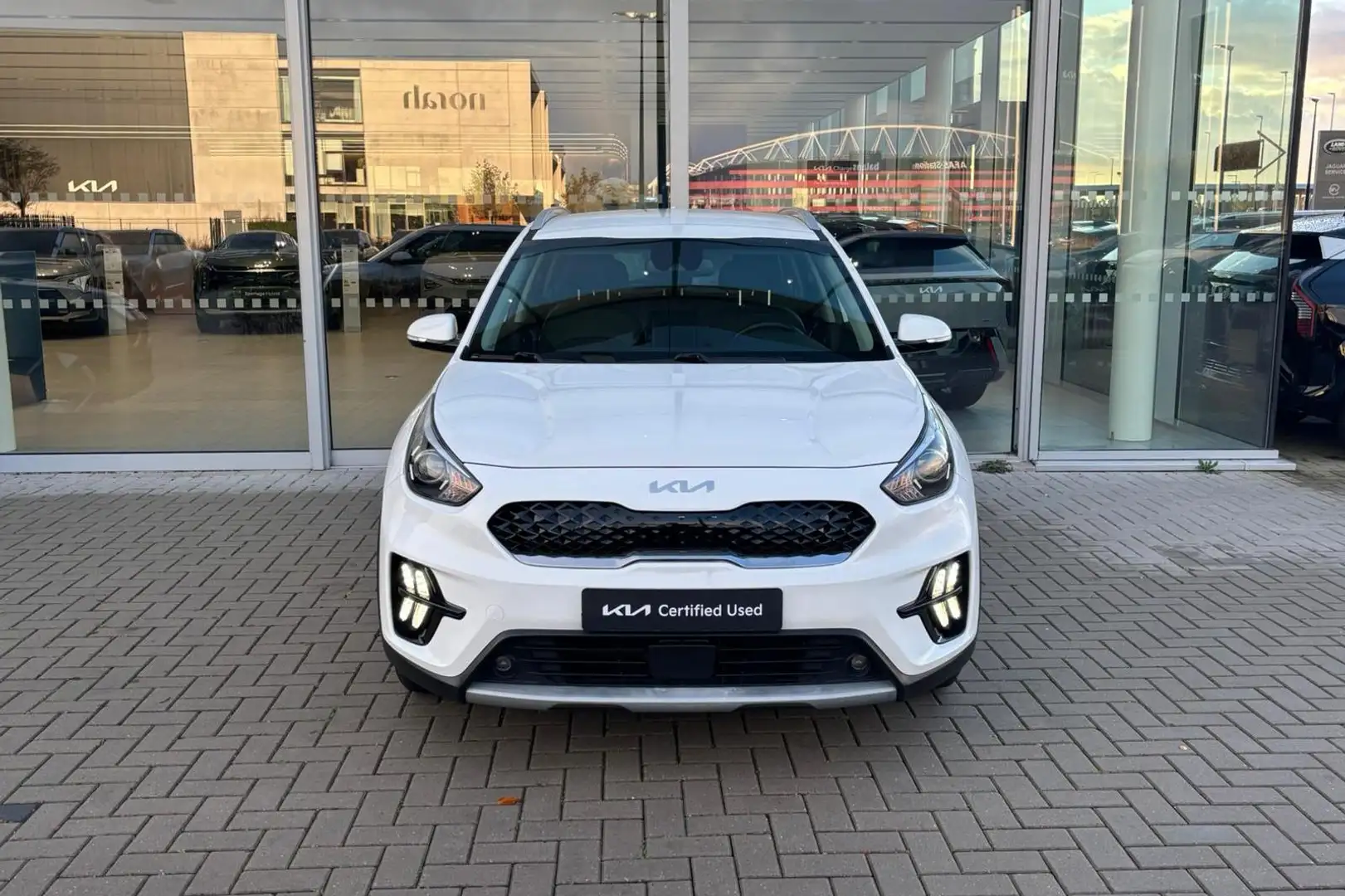 Kia Niro 1.6 GDi Hybrid DynamicLine | Navigatie | PDC Achte Weiß - 2