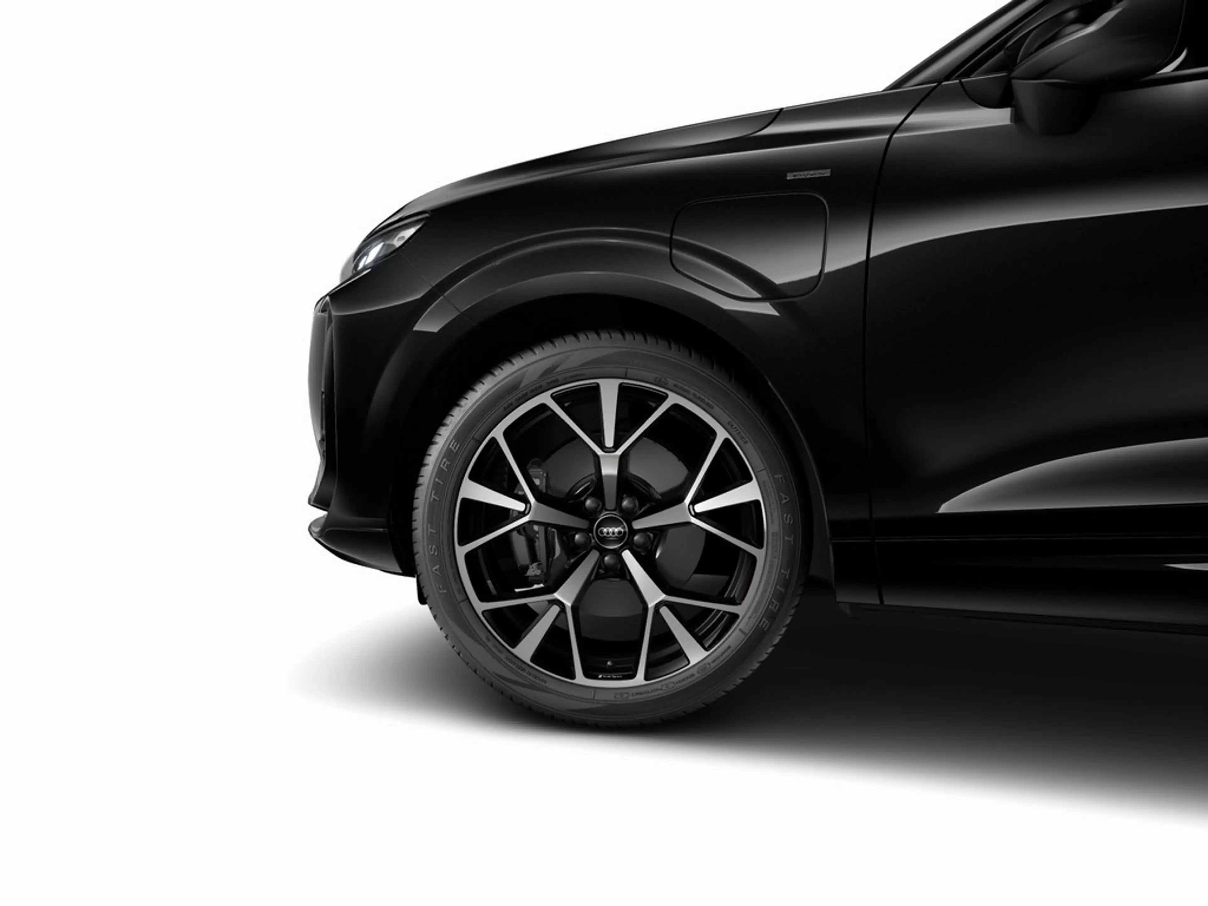 Audi Q3 Sportback e-hybrid 2xS line/All Black/Pano/AHK/20Zoll — photo 7