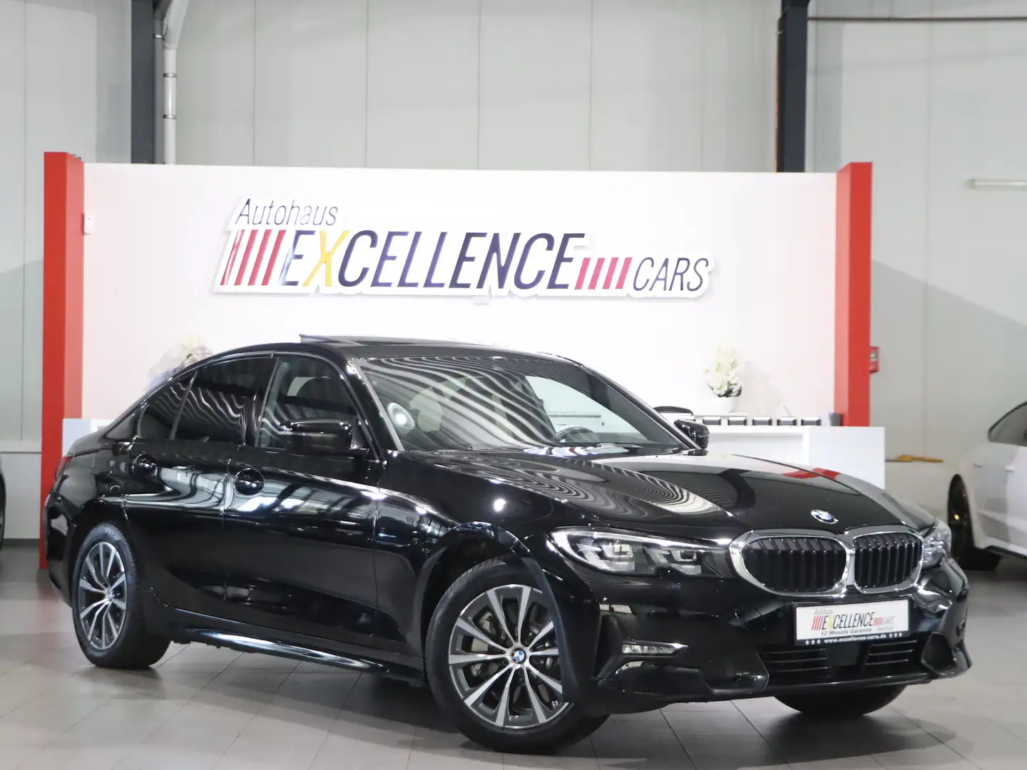 BMW 330 330e LIMOUSINE SPORT-LINE / PANORAMA / LED Schwarz - 1