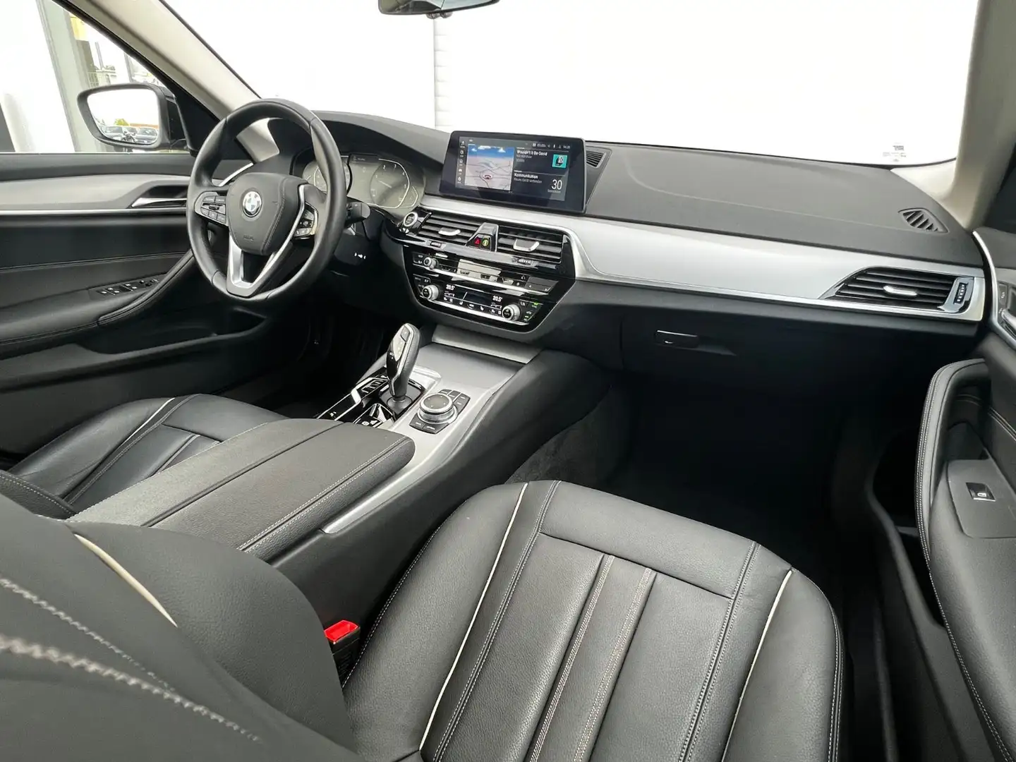 BMW 520 d xDrive LED Leder Navi Kamera 1-Hand Facelif Noir - 2