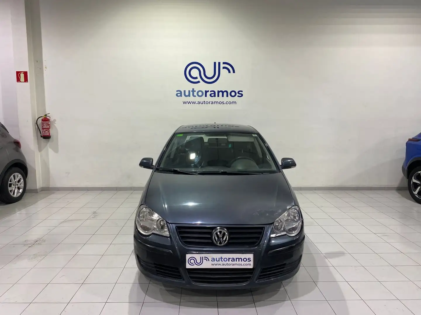 Volkswagen Polo 1.2 Edition 60 Gris - 2