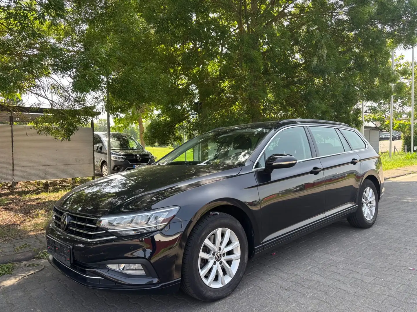 Volkswagen Passat Variant Business 2.0TDI LED NAVI Schwarz - 1