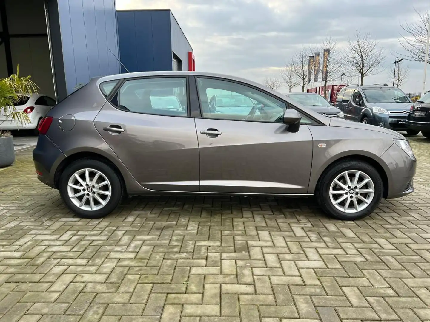 SEAT Ibiza 1.0 EcoTSI Connect / PDC / CLIMATE CONTROL / STOEL Gris - 2