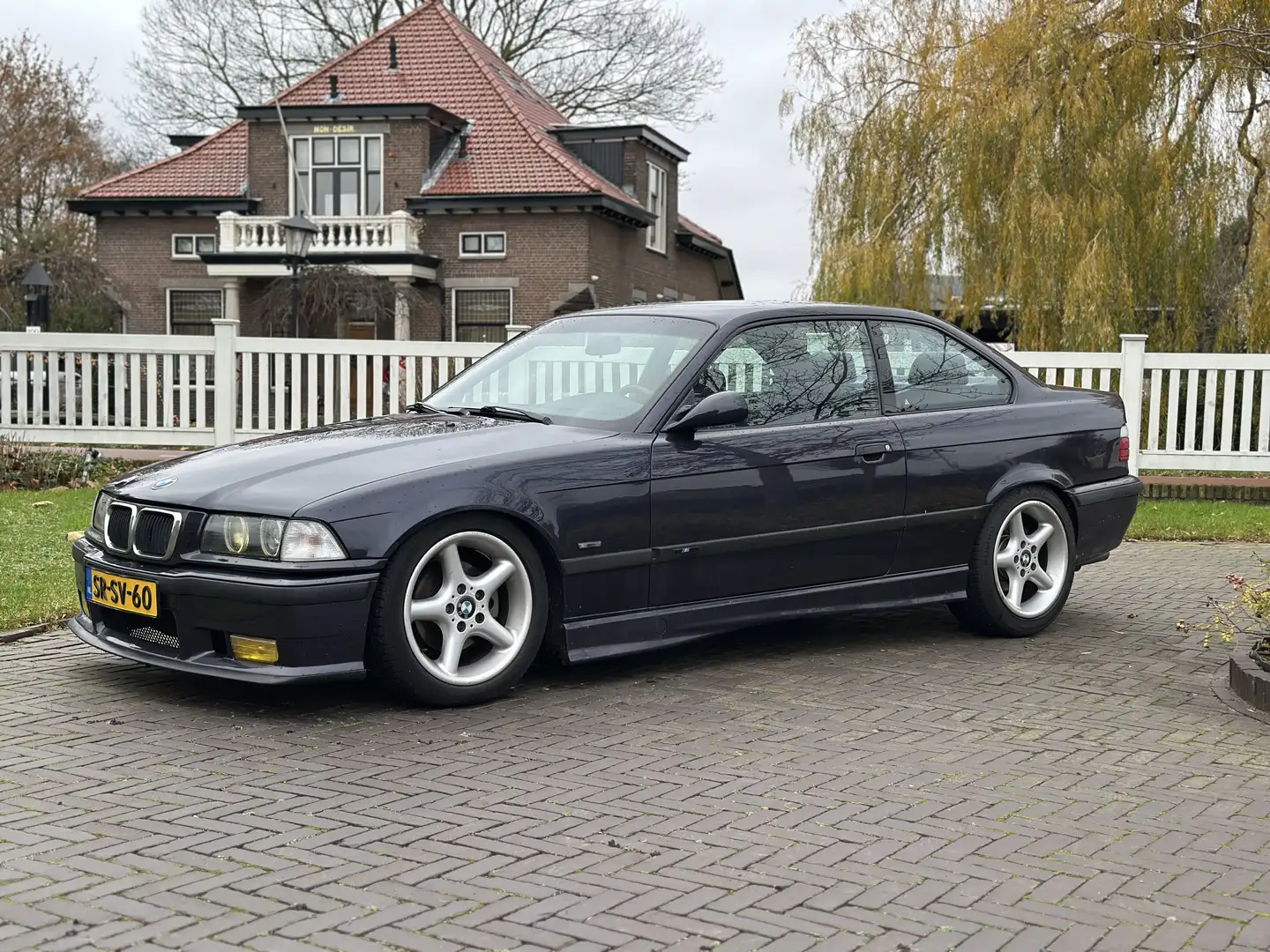 BMW 330 BMW 3 Serie Coupé 323i Executive Nero - 2