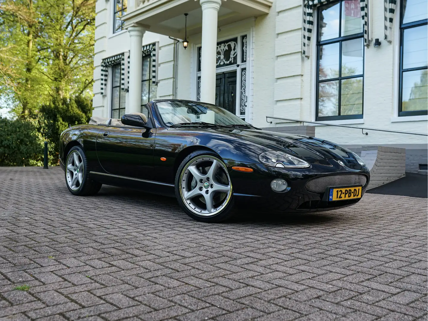 Jaguar XKR 4.2 V8 Convertible R-Performance l NL-geleverd Zwart - 1