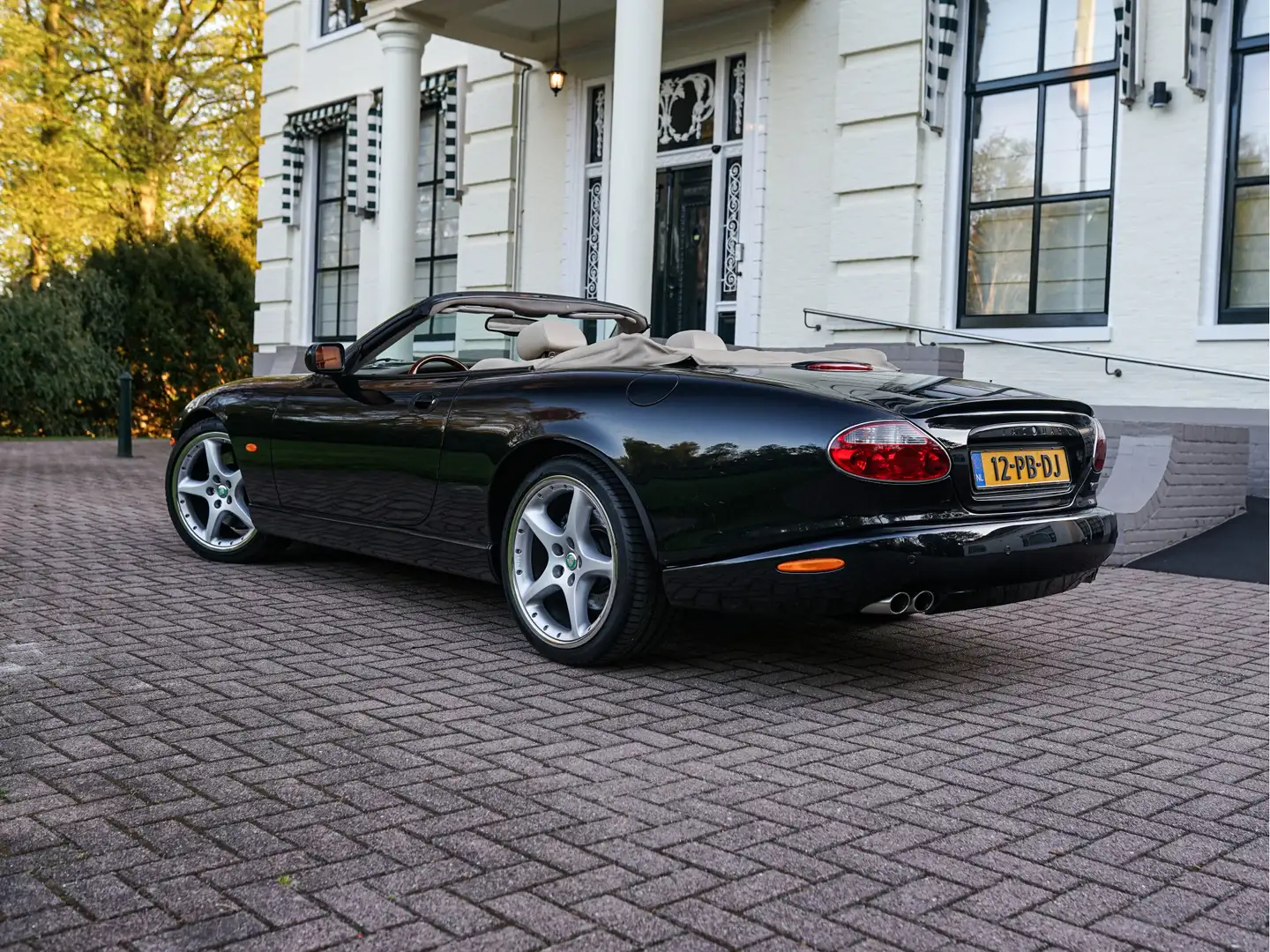 Jaguar XKR 4.2 V8 Convertible R-Performance l NL-geleverd Zwart - 2