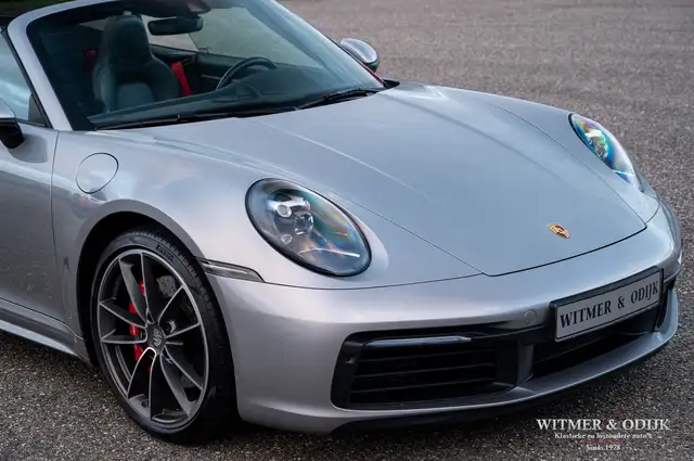 Porsche 911 view 19