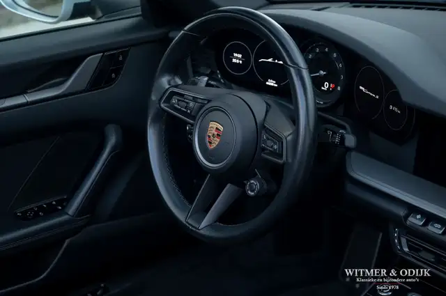 Porsche 911 view 10