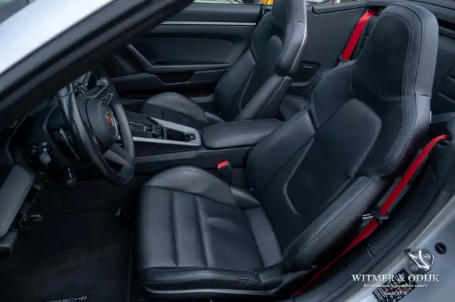 Porsche 911 view 4