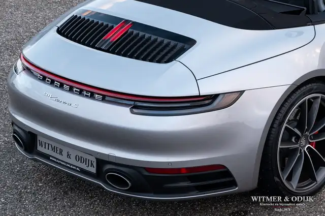 Porsche 911 view 23