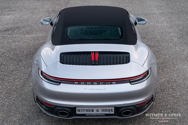 Porsche 911 view 17