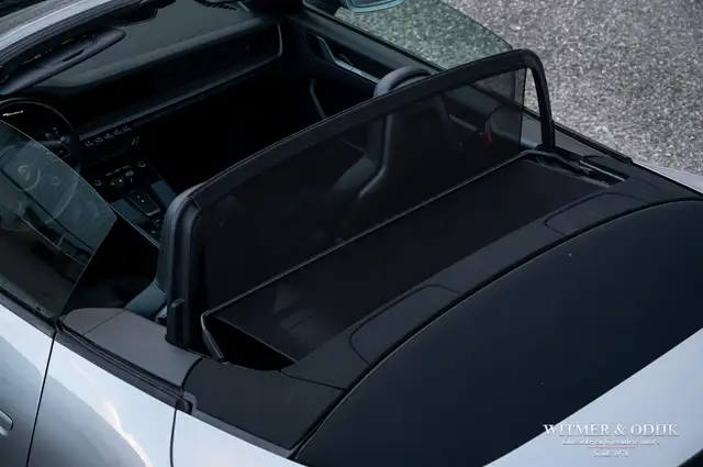 Porsche 911 view 25