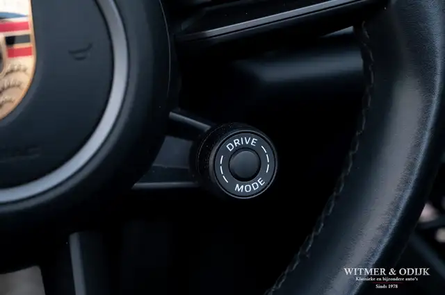 Porsche 911 view 11