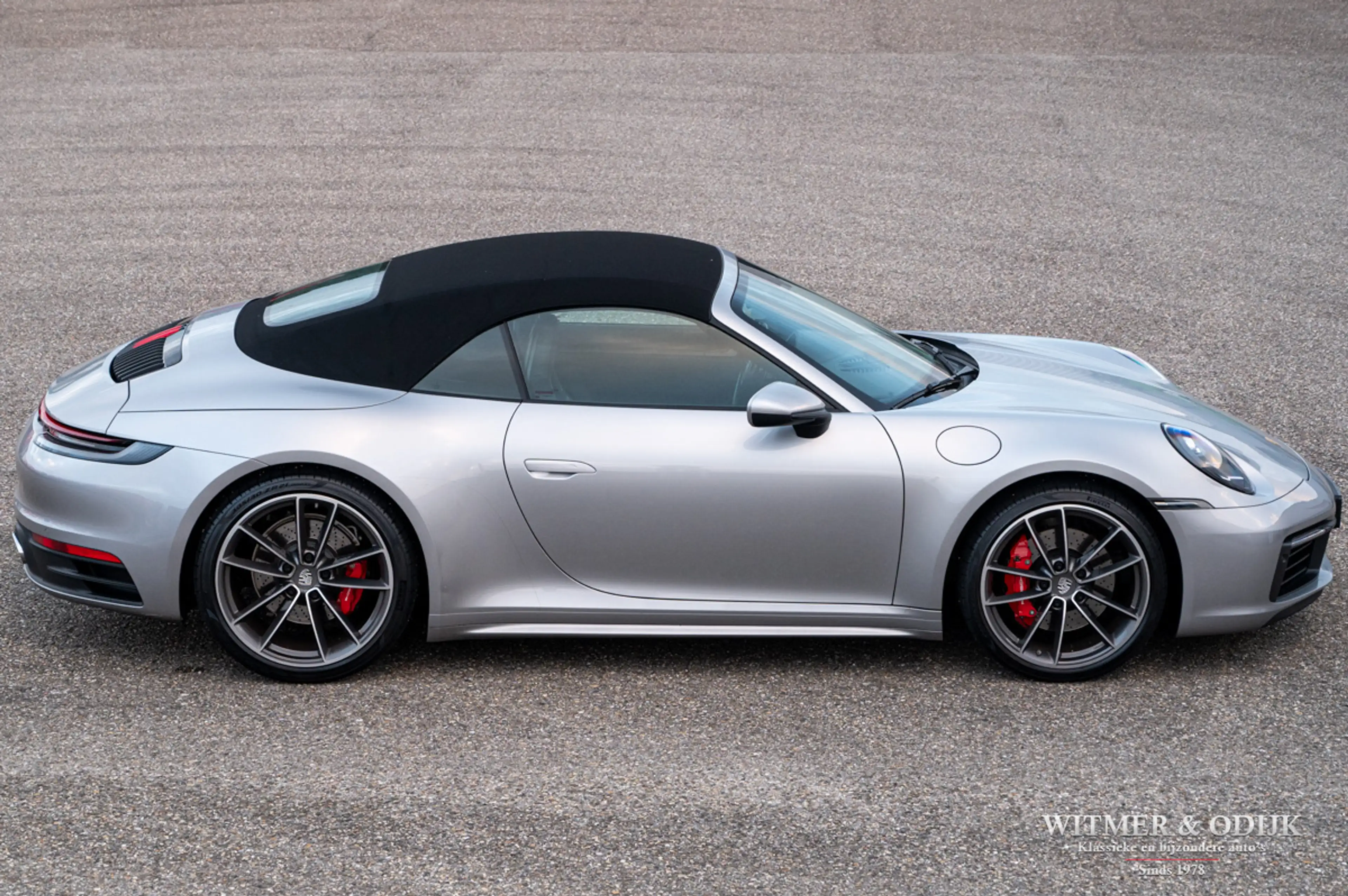Porsche 992 Cabrio 3.0 Carrera S GT zilver, schakelb. sportuit — photo 2