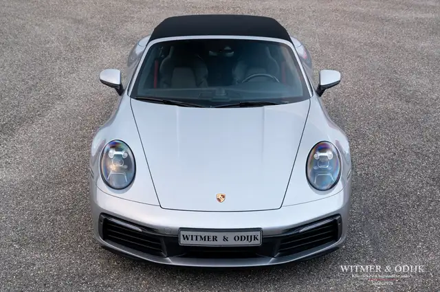 Porsche 911 view 16