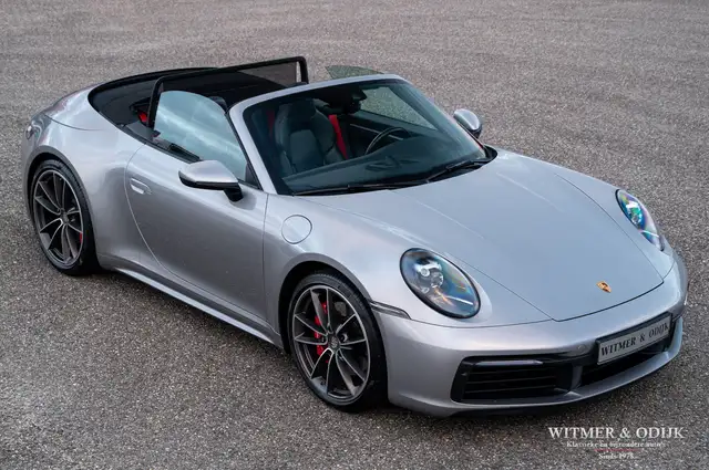 Porsche 911 view 6