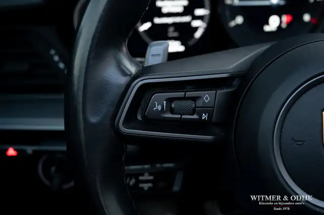 Porsche 911 view 12