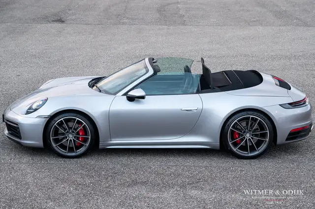 Porsche 911 view 7