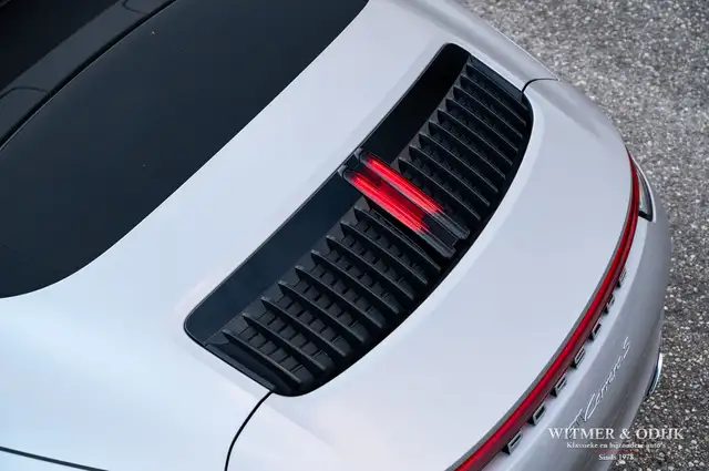 Porsche 911 view 24