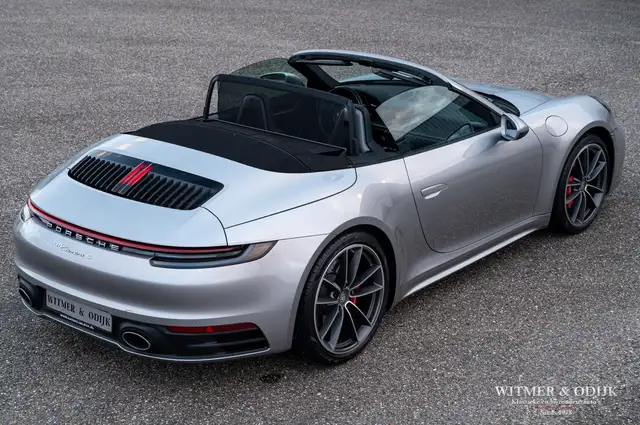 Porsche 911 view 8