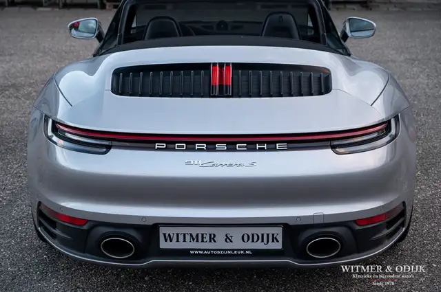 Porsche 911 view 22