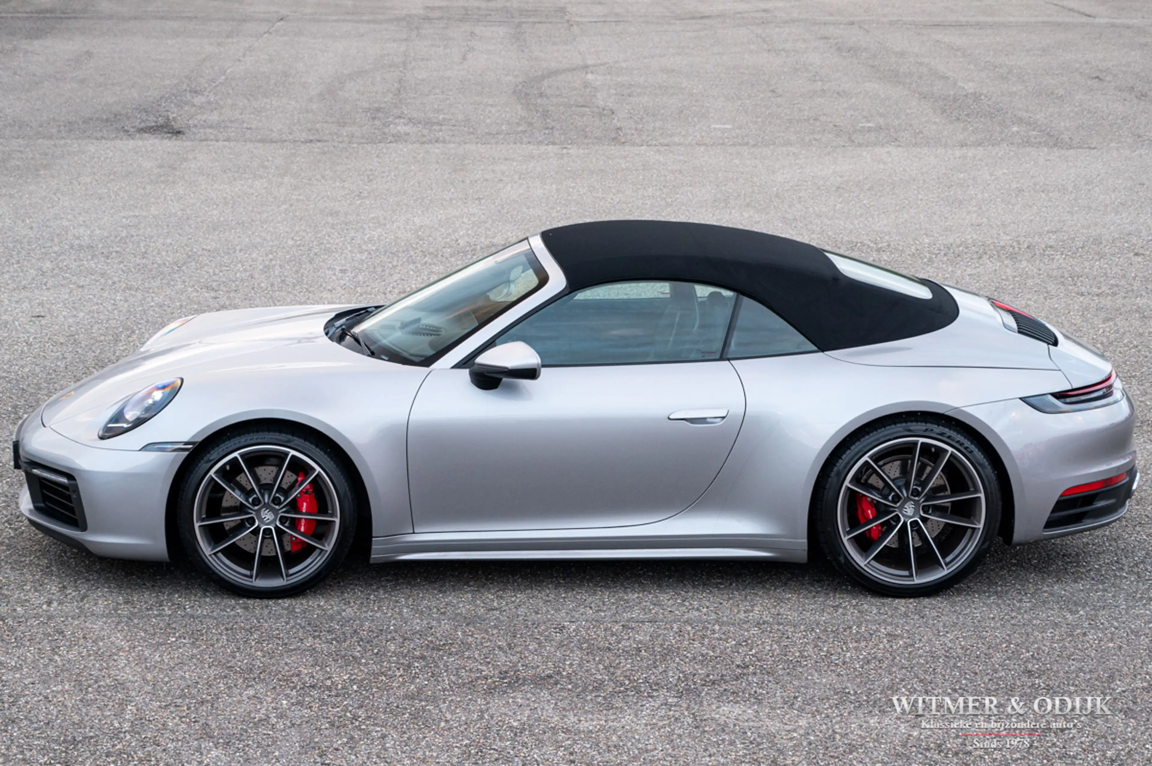 Porsche 992 Cabrio 3.0 Carrera S GT zilver, schakelb. sportuit — photo 9