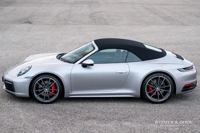 Porsche 911 view 9
