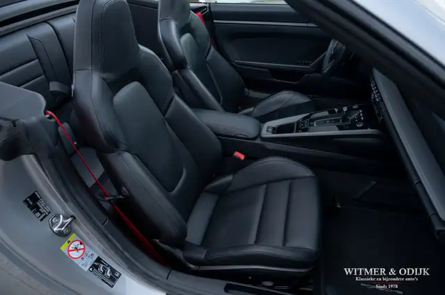 Porsche 911 view 5