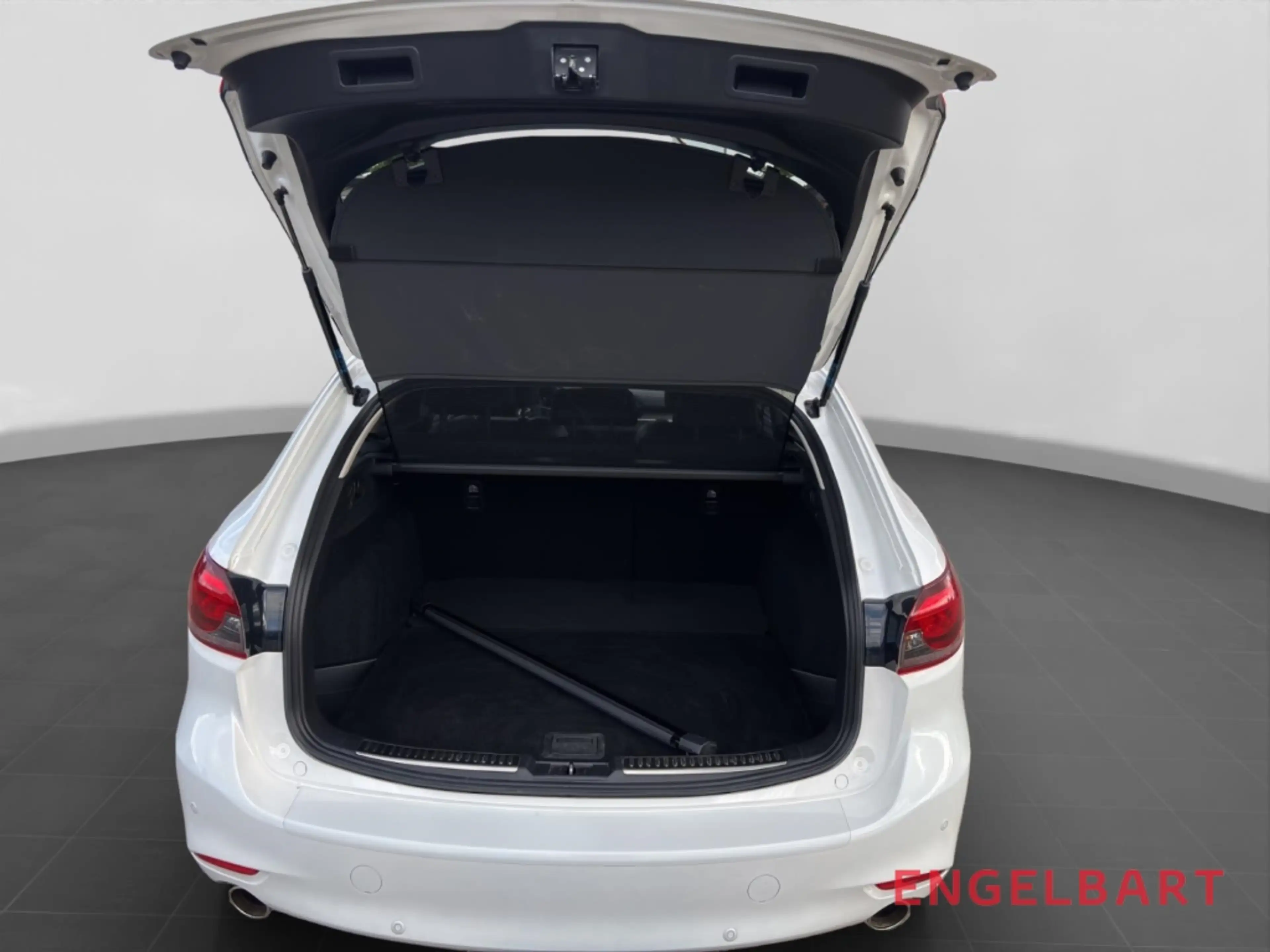 Mazda 6 Kombi Exclusive-Line HUD Navi Leder LED Dyn. Kurve — photo 13