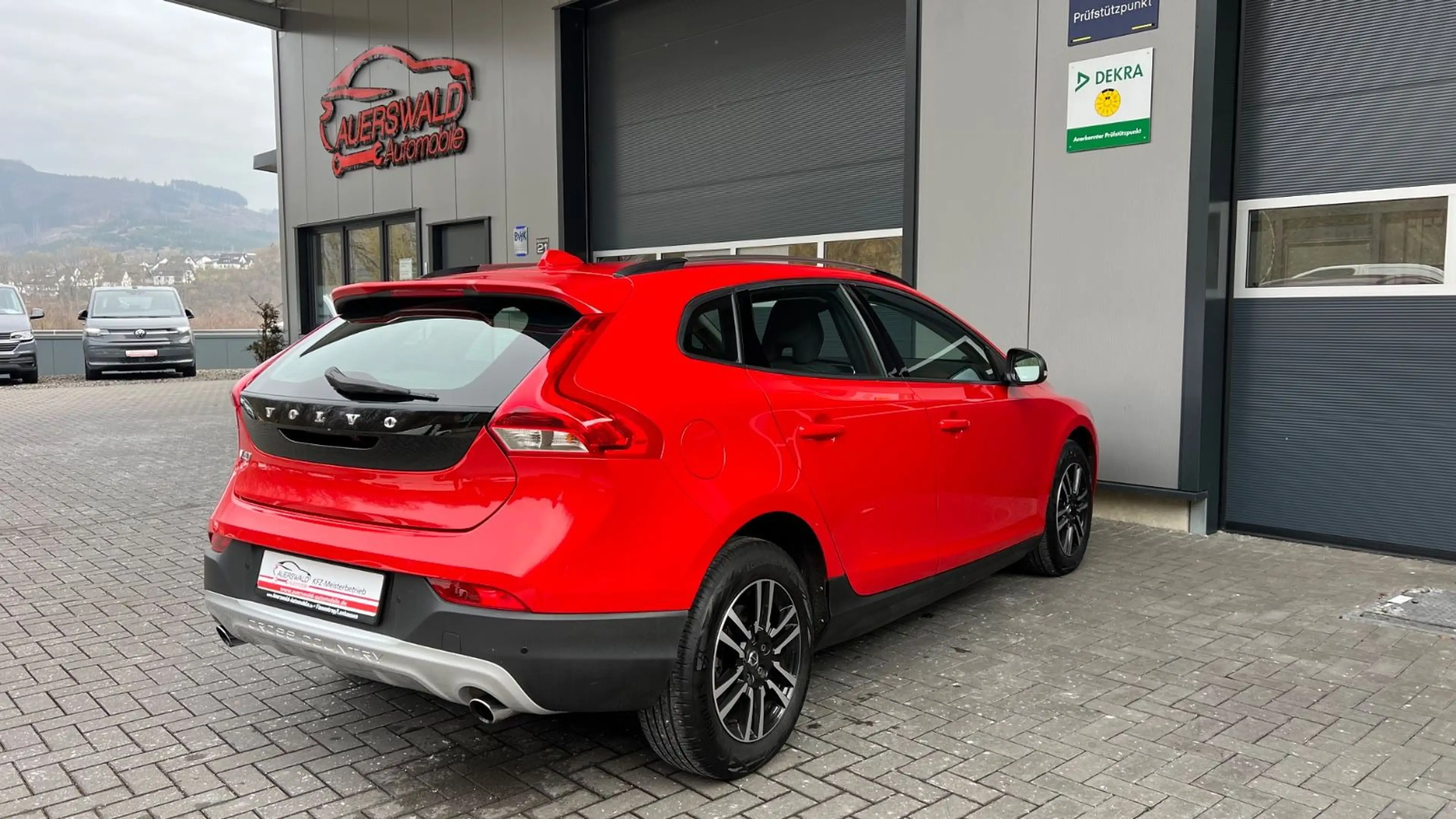 Volvo V40 Cross Country Momentum AWD Automatik — photo 12