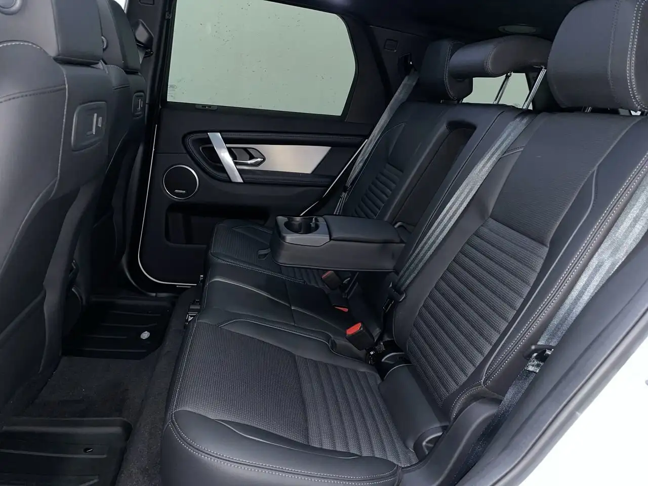 Land Rover Discovery Sport снимка Land Rover Discovery Sport