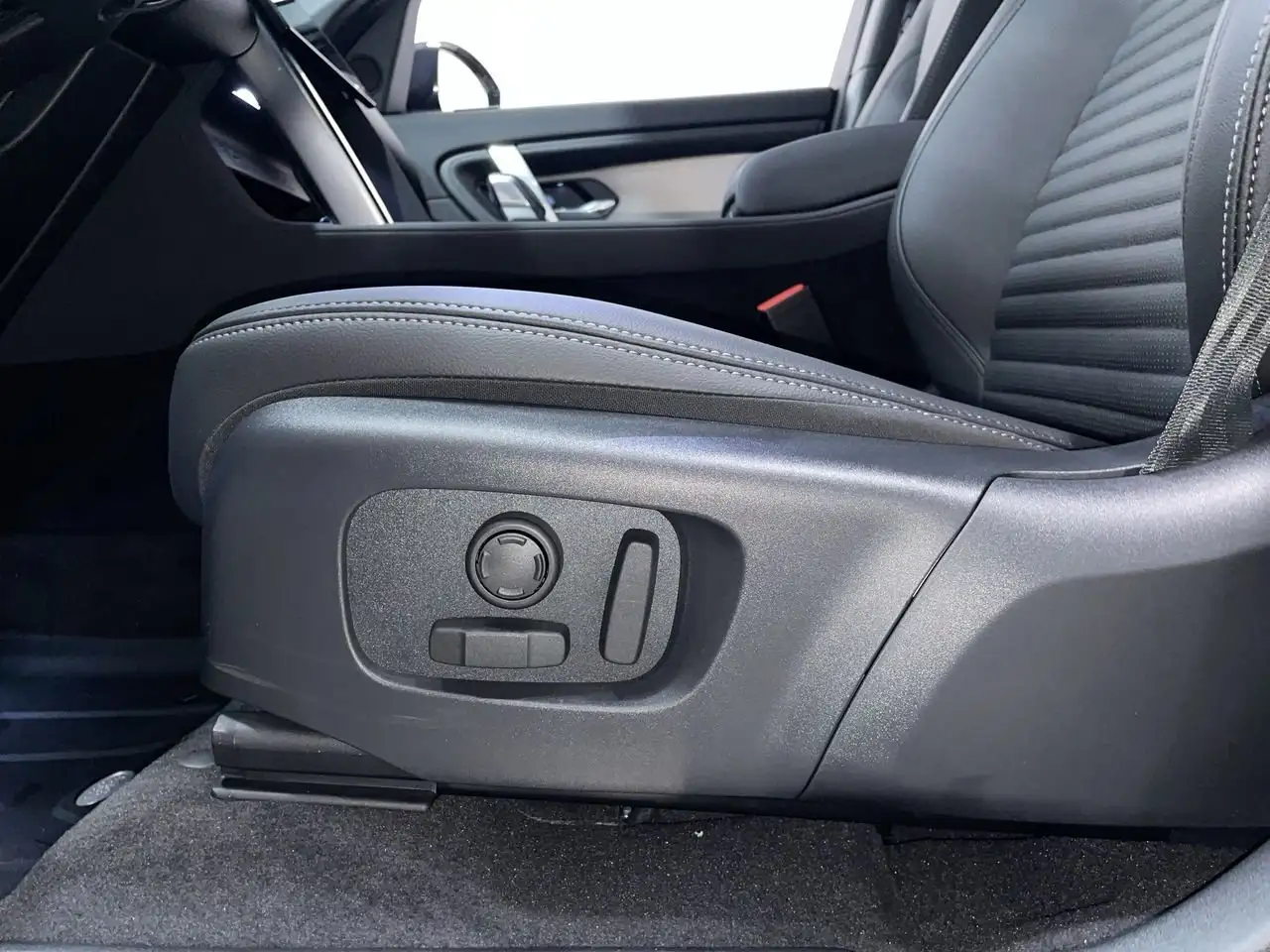 Land Rover Discovery Sport снимка Land Rover Discovery Sport